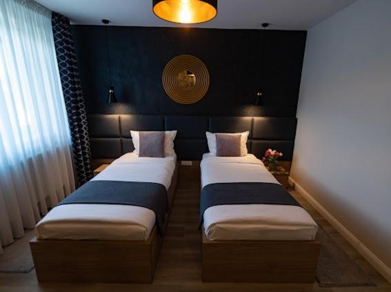 Pavillion 78 Hotel Бакэу Экстерьер фото